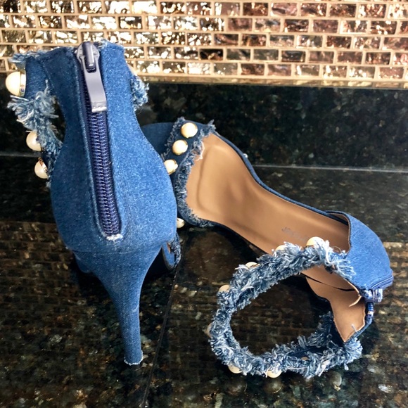 NEW Gorgeous Denim Heels with Pearl Studs, Size 10 - Picture 6 of 8